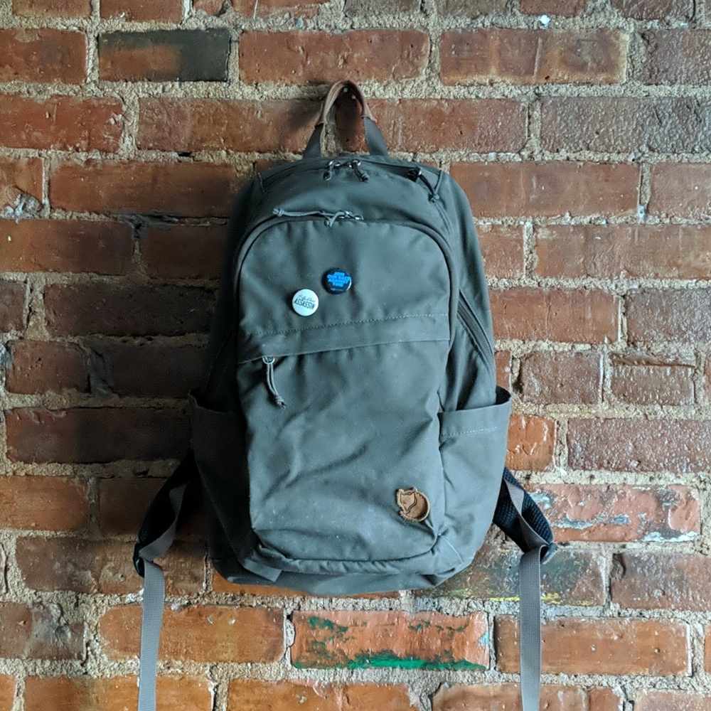 Fjällräven Räven 20 in Dark Olive